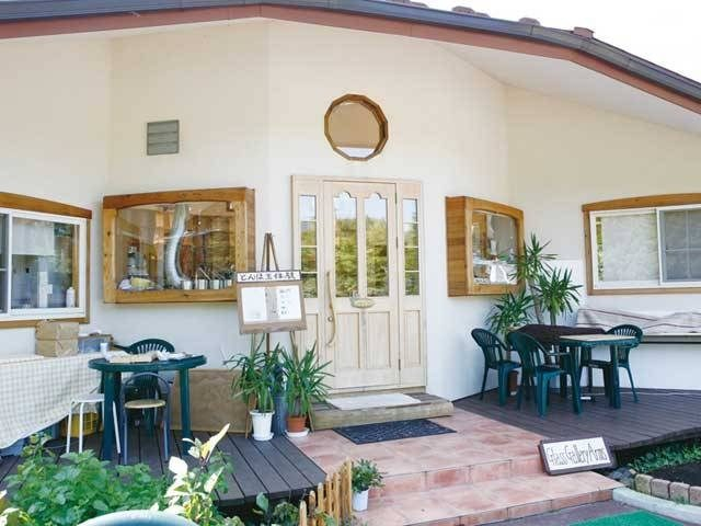 【南軽井沢の手作り体験×とんぼ玉】個性豊かな仕上がりのガラスを使ったものづくり「軽井沢ガラスギャラリー アームス」