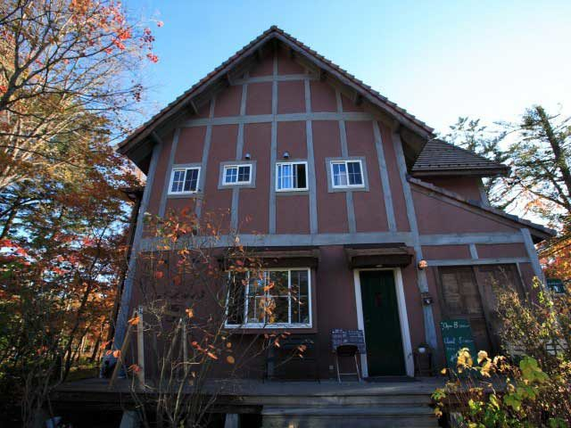 カフェ・ル・プティ・ニ・トロワ