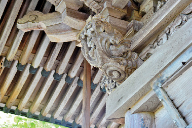 茅葺き屋根の拝殿が圧巻「熊野大社」