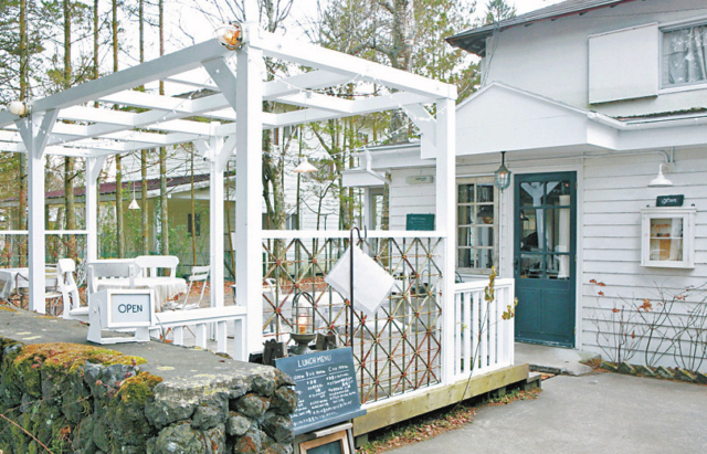 【旧軽井沢のランチスポット】オシャレな一軒家で味わう本場シェフの絶品カレー「Sajilo Cafe forest」