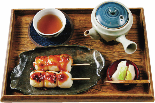 【福島・会津若松×レトロカフェ】ジャズが流れる茶屋で名物の団子を「やまでら茶屋」