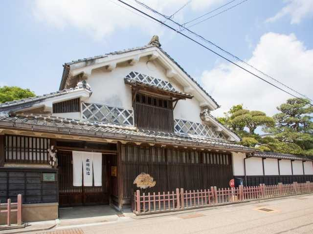 【出雲・木綿街道×観光】江戸時代の姿を残す切妻妻入塗家造りの屋敷「本石橋邸」