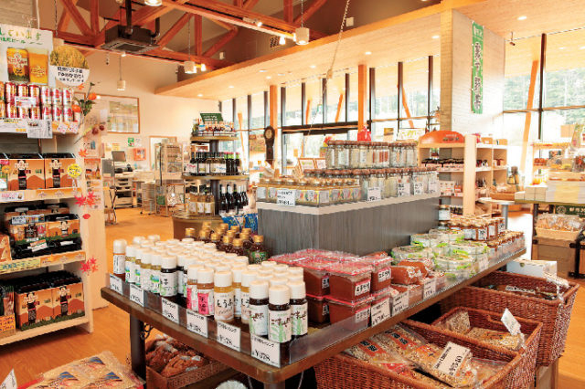【南軽井沢・軽井沢発地市庭】軽井沢ブランド商品や定番土産もそろう