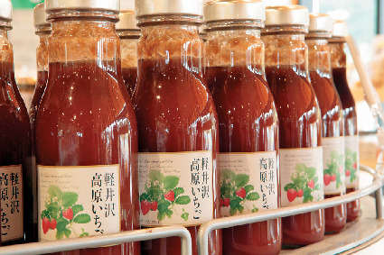 【南軽井沢・軽井沢発地市庭】軽井沢ブランド商品や定番土産もそろう