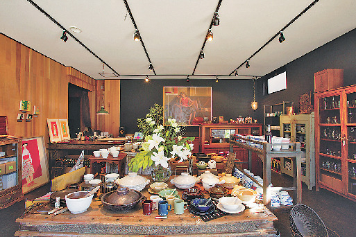 世界各国から選び抜かれた暮らしに彩りを添える品々「酢重ギャラリーダークアイズ」