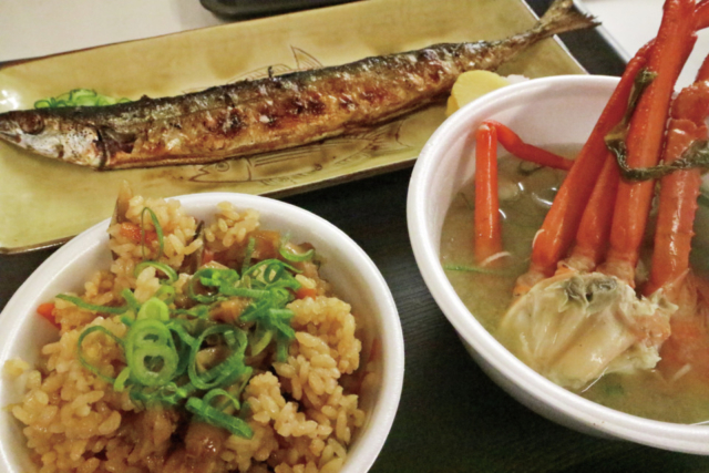 浜焼きコーナーや朝市もある!