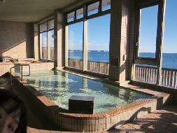 【福島×日帰り温泉】雄大な太平洋を望める風呂「勿来温泉 関の湯」