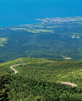 【鳥海ブルーライン×絶景ドライブ】標高1150mからの大パノラマ「鉾立展望台」