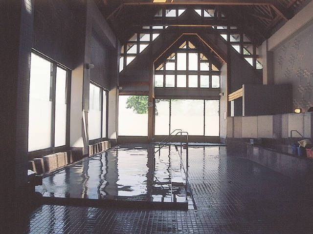 有機ELパネル付露天風呂が名物「テルメ柏陵健康温泉館」