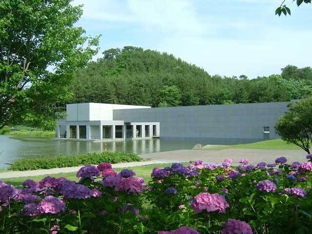 【山形ドライブ×クラゲ水族館と庄内グルメ満喫コース7】美しい美術館で世界的写真家の作品を鑑賞「土門拳記念館」