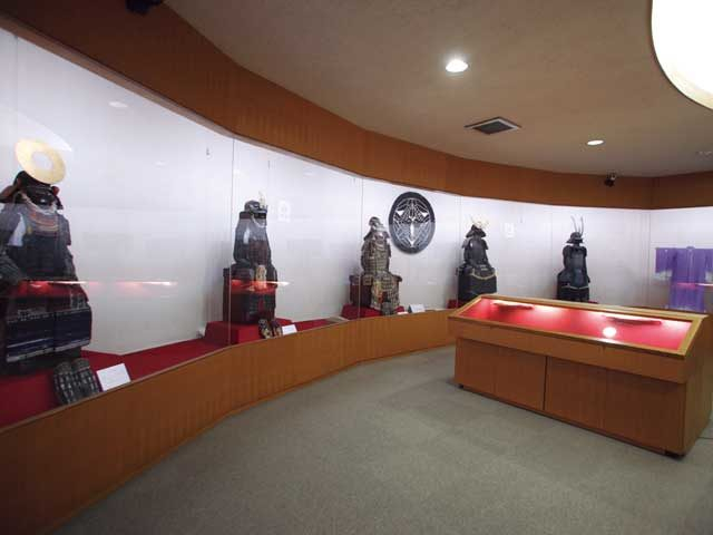 戦国武将の甲冑を見学「宮坂考古館」