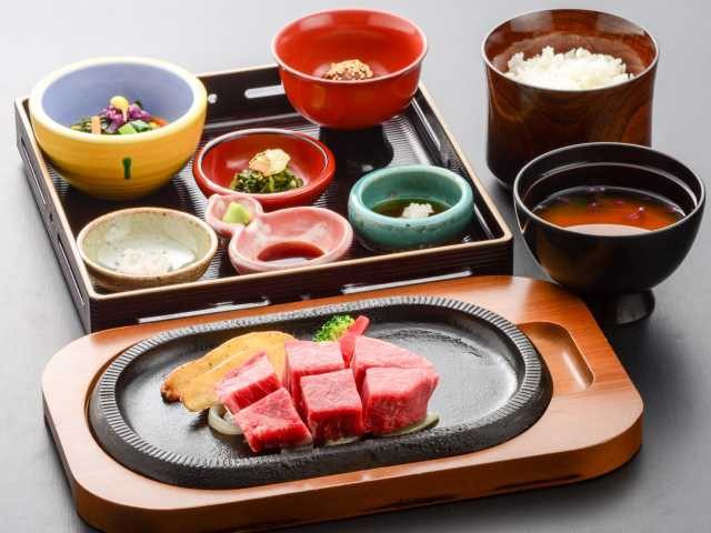 ランチはココで♪ 風雅な伯爵邸で郷土料理を「上杉伯爵邸」