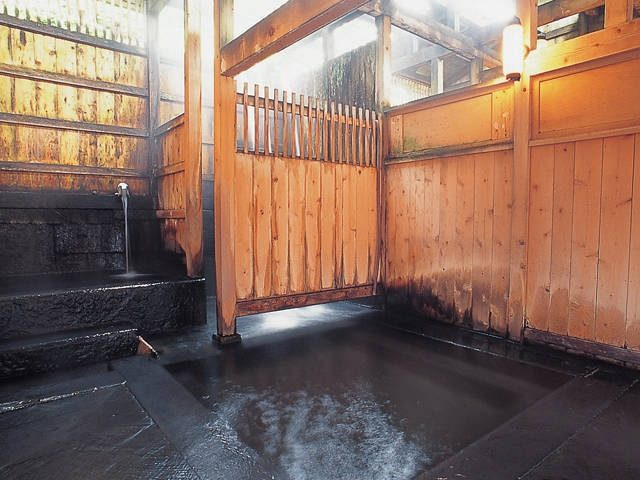 【山形・米沢八湯×白布温泉】江戸期から変わらぬ趣ある浴場「湯滝の宿 西屋」