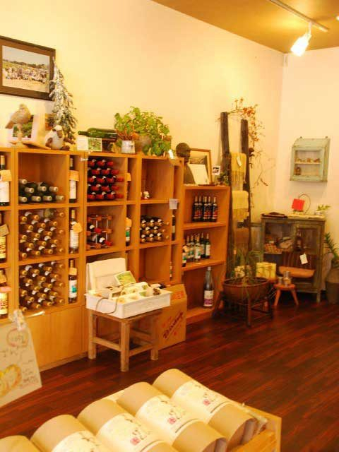 地元産ぶどうを使った上質なワイン「酒井ワイナリー」