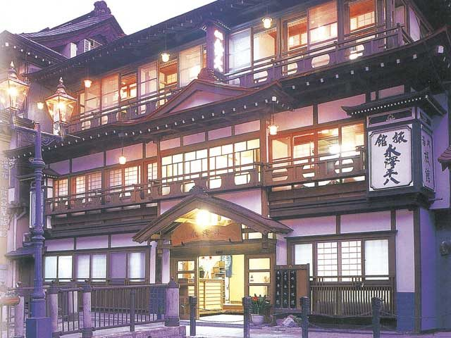 木造3層の風情あるたたずまい「旅館 永澤平八」