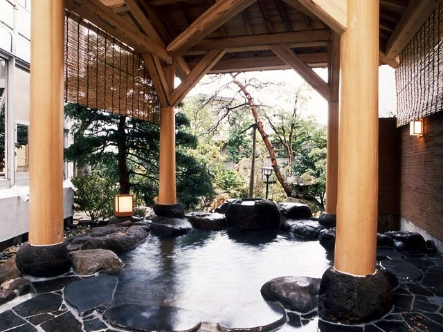 歴史ある料理自慢の旅館「丹泉ホテル」