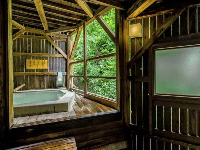 旅籠風情を残す老舗宿「深山荘高見屋」