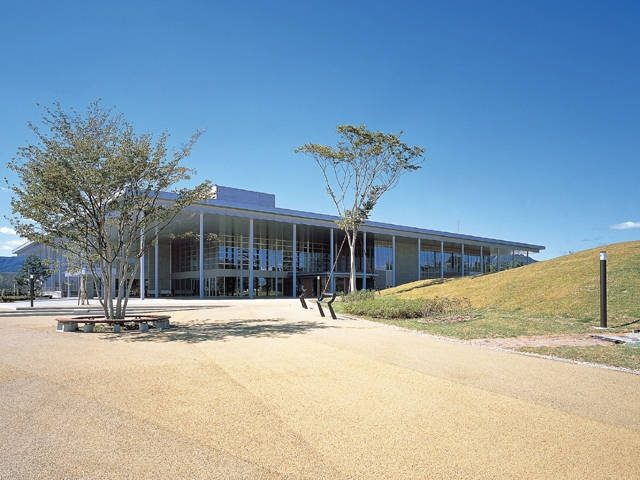 【山形ドライブ×米沢牛とワインの美食コース2】上杉家と米沢の歴史を知りたい!「伝国の杜 米沢市上杉博物館」