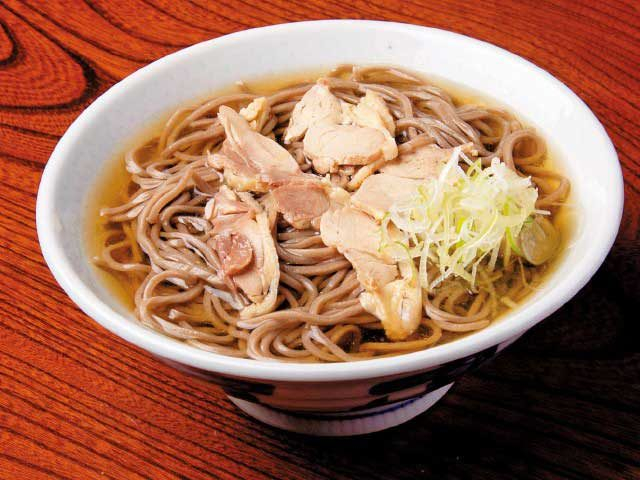 【山形ドライブ×三寺参りと名湯めぐりコース2】冷たいつゆは鶏のうまみたっぷり♪ 冷たい肉そばでランチ