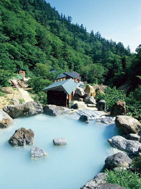 【山形・米沢八湯×姥湯温泉】奇岩がそそり立つ深い渓谷にある秘湯「桝形屋」