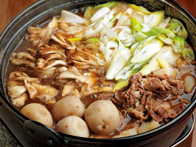 芋煮・肉そば・串焼きが名物「たけまるの傳々」