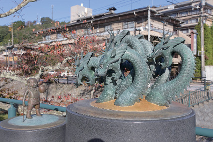 神話の像もチェック!