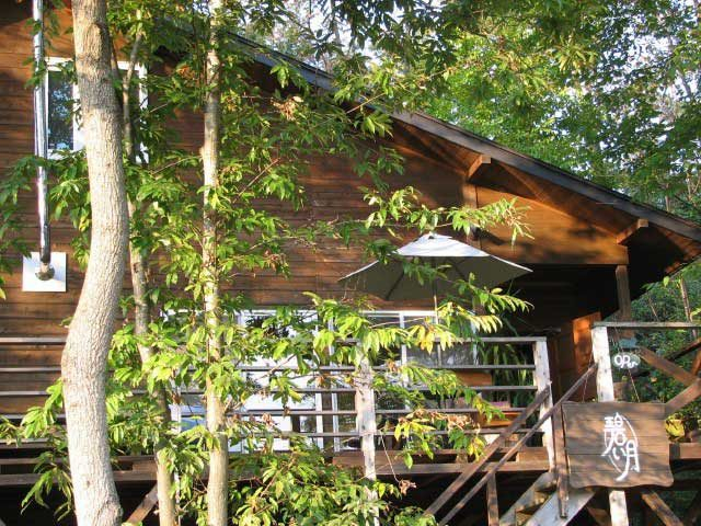 【福島×花見のあとの立ち寄りスポット】林に囲まれた静かなカフェ「碧い月」