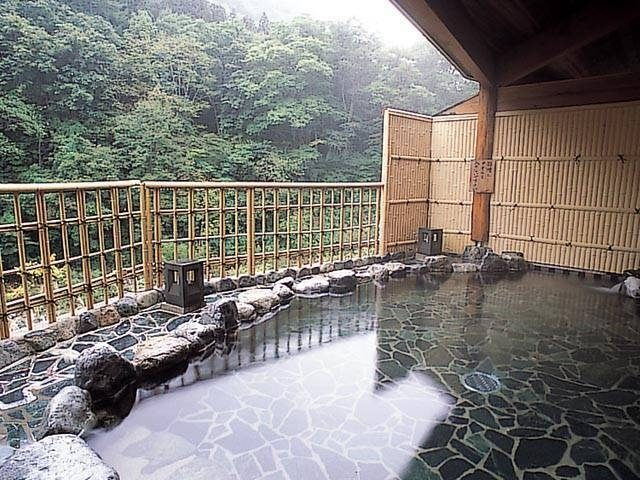 【福島×日帰り温泉】川に面した緑豊かな露天風呂「駒の湯」