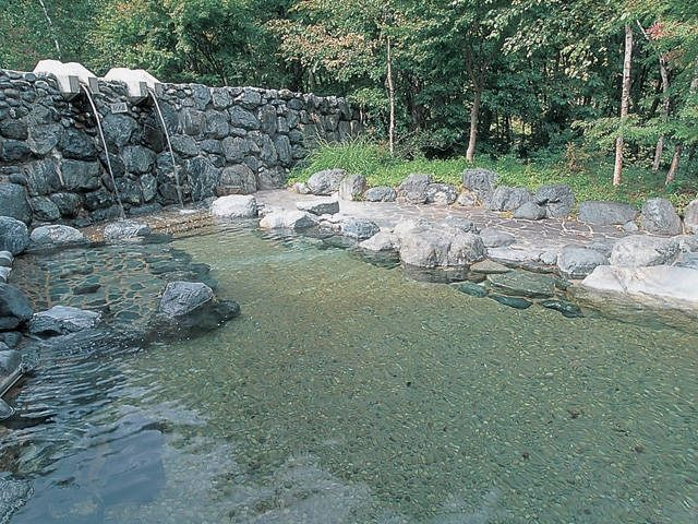 【福島×日帰り温泉】開放的な露天風呂で森林浴気分「森の温泉館 アルザ尾瀬の郷 」