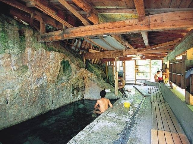 【福島×日帰り温泉】目の前に川が流れるワイルドな岩風呂「岩風呂」