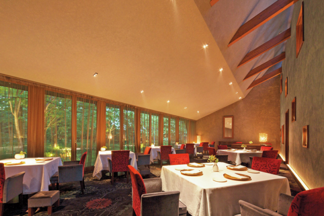 【軽井沢・ディナーの名店】星野リゾート 軽井沢ホテルブレストンコート ユカワタン