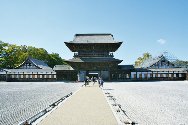 <ひと足のばして> 高岡山 瑞龍寺