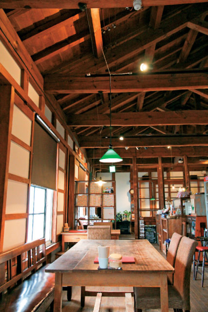 5 レトロなカフェでお茶