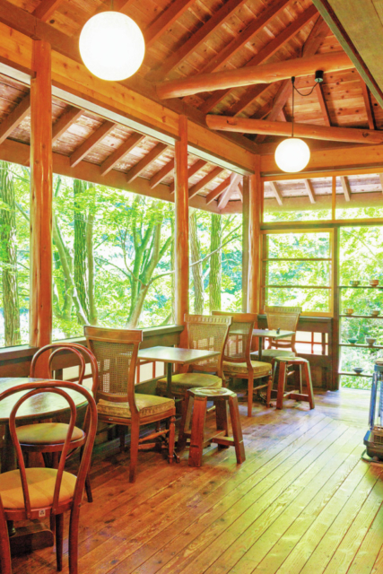 時計と自然の音をBGMに茶房で過ごす「ふりこ茶房」