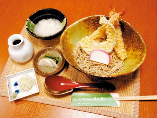 【信濃追分×観光】香り高い石臼挽きの手打ちそば「きこり」