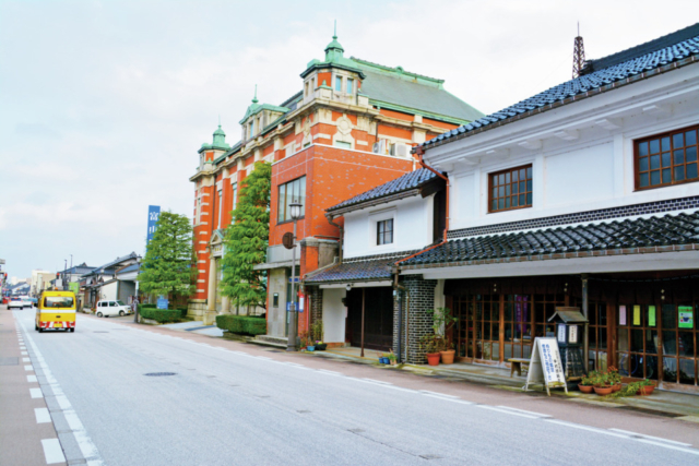 ③土蔵造りの町並み 山町筋
