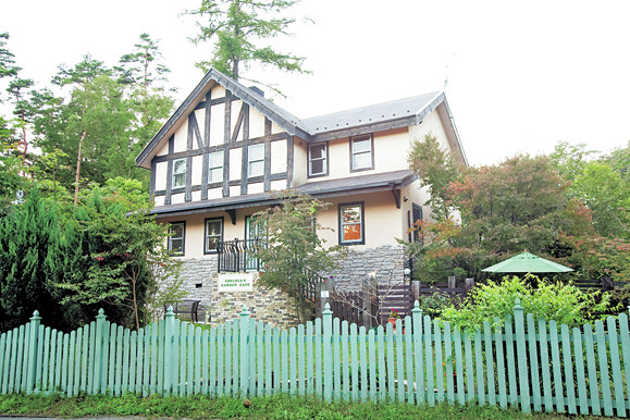 美しい庭も眺められる英国風一軒家カフェ「CHELSEA’S GARDEN CAFE」