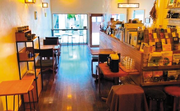 沖縄の手仕事が光る大人カフェ「トックリキワタ珈琲店」