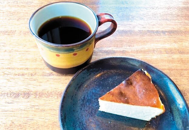 沖縄の手仕事が光る大人カフェ「トックリキワタ珈琲店」