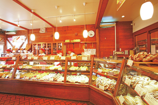 【軽井沢お土産×焼きたてパン】ブランジェ浅野屋 軽井沢旧道本店