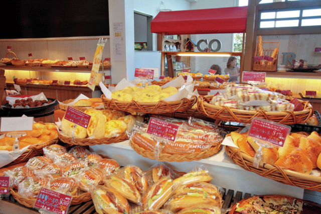 【軽井沢お土産×焼きたてパン】ベーカリーカフェ ココラデ