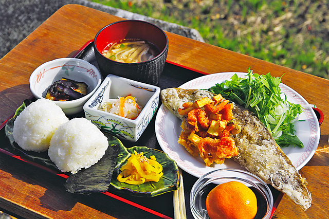 【小豆島のおすすめランチスポット】棚田を眺めながら島の味を堪能「こまめ食堂」