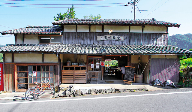 【小豆島のおすすめランチスポット】棚田を眺めながら島の味を堪能「こまめ食堂」