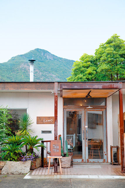 【小豆島のおすすめランチスポット】島食材と自慢の生地が織り成す島ピザ「kamos」