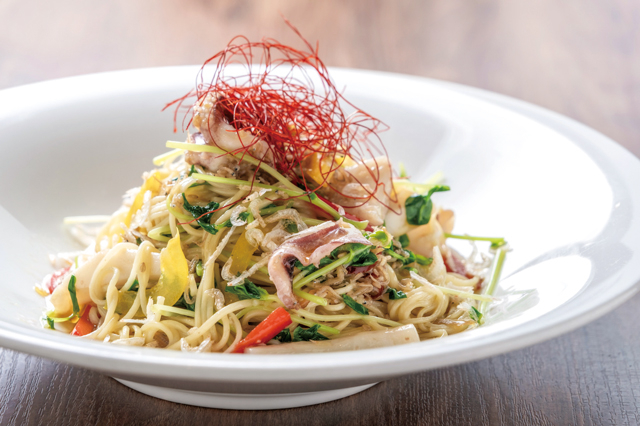 【小豆島のおすすめランチスポット】オリーブ畑を眺めながら瀬戸内の味を満喫「井上誠耕園 レストラン 忠左衛門」