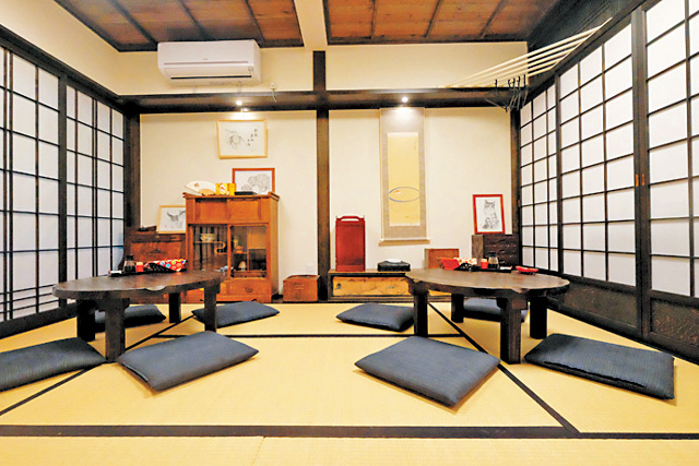 【佐渡の島ごはん】鮮魚店直営の古民家食堂で満腹に!「持田家」