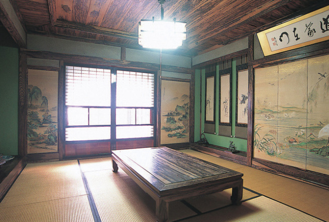 【福島・喜多方×サイクリング⑥】珍しい柿の木の贅沢な蔵座敷「若喜レンガ蔵」