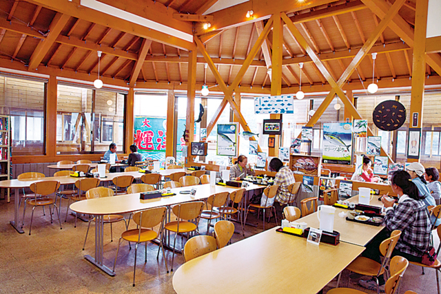 【高松×瀬戸内の幸】毎朝市場で仕入れた魚介が自慢のセルフスタイルの海鮮食堂「海鮮食堂じゃこや」