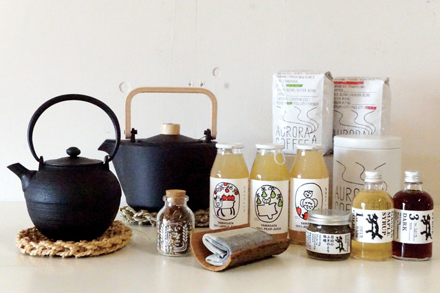 この山道を行きし人あり