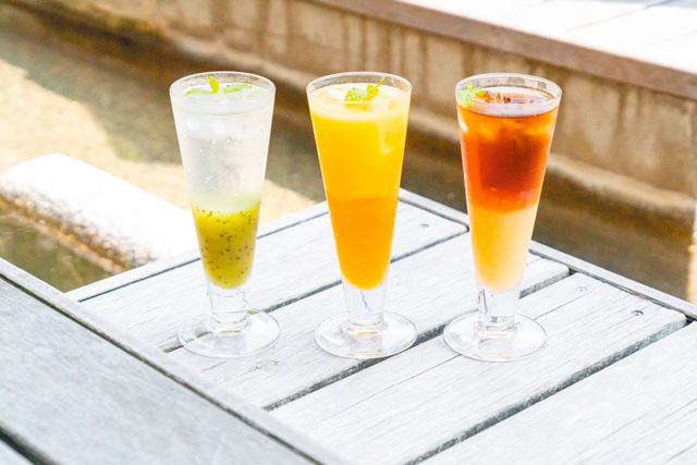 足湯で温まりながらのカフェタイム「足湯カフェ チットモッシェ」